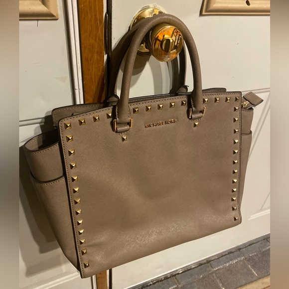 Michael Kors Selma Studded Satchel & Crossbody XL & FREE wallet & LC earrings! - Picture 7 of 10